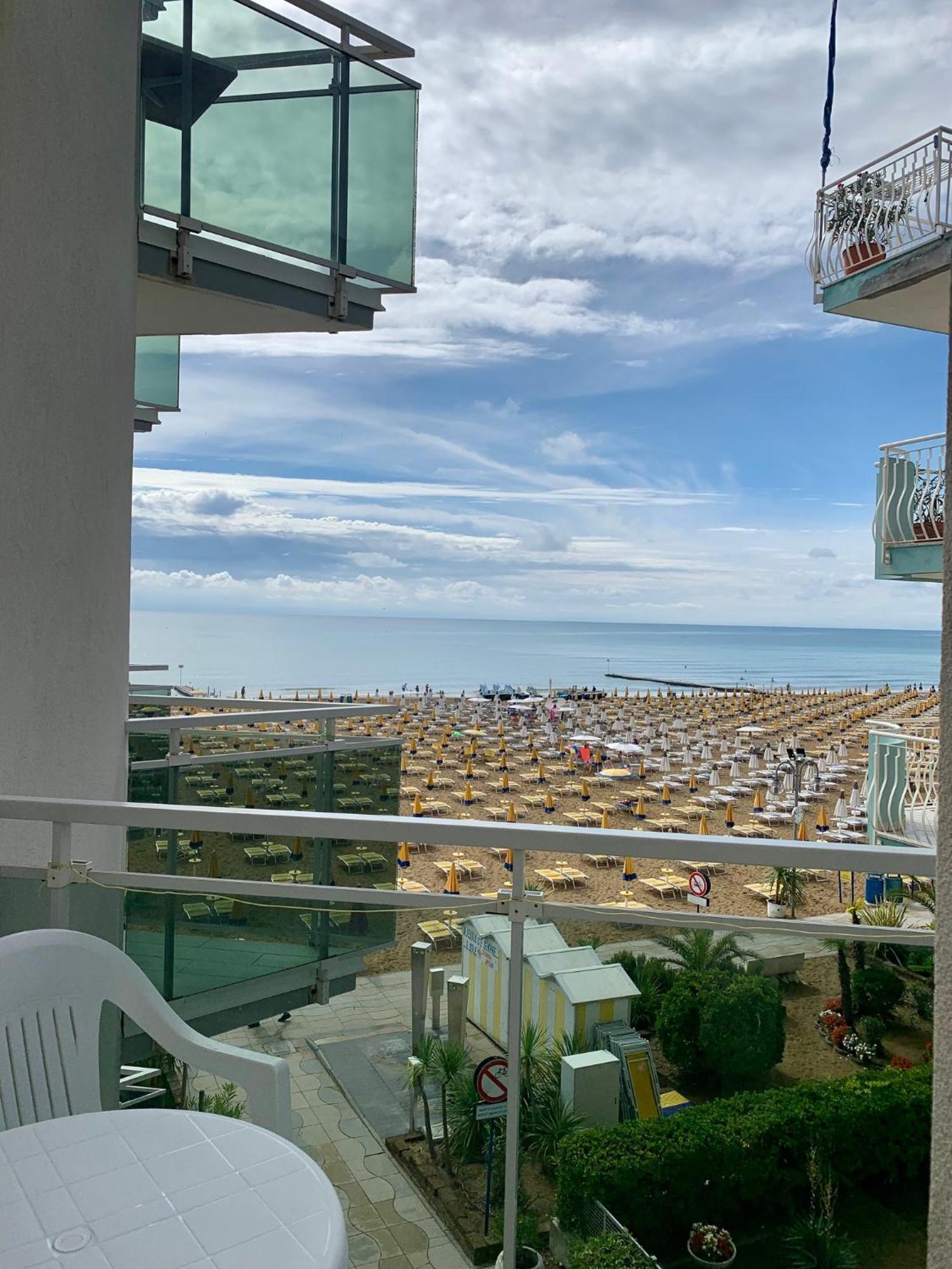 Hotel Nizza Frontemare Superior 3 Stelle ลิโดดิเยโซโล ภายนอก รูปภาพ